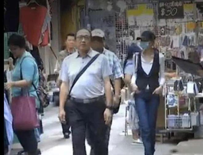 全网60岁依然是大家最爱的穿衣榜样开元棋牌试玩张曼玉的平价穿搭火遍(图14)