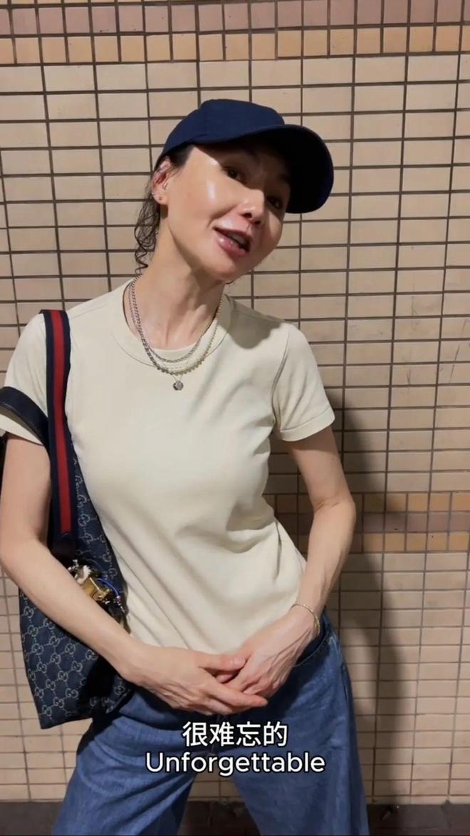 全网60岁依然是大家最爱的穿衣榜样开元棋牌试玩张曼玉的平价穿搭火遍(图12)