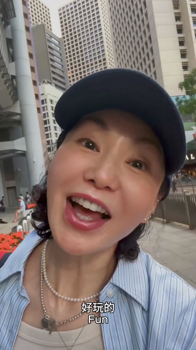 全网60岁依然是大家最爱的穿衣榜样开元棋牌试玩张曼玉的平价穿搭火遍(图24)