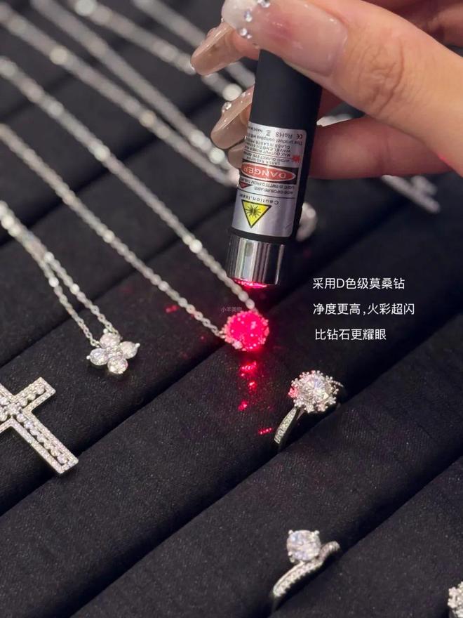 金女”一边缺钱一边赚开元棋牌“香港头号拜(图27)