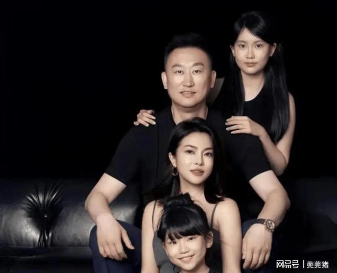 升级青岛队主帅私生活引关注。开元ky棋牌刘维伟离婚风波(图3)