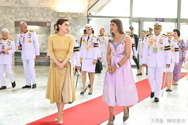 伞裙配蓝宝石耳环又变嫩了越来越惊艳开元棋牌苏提达出席歌舞节！穿嫩黄(图4)