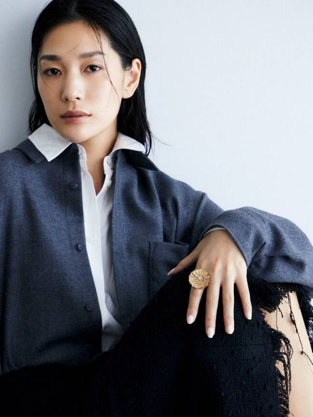 要学会用珠宝50+女性尤其不可忽略开元ky棋牌灰色穿搭的高级感秘诀：(图10)