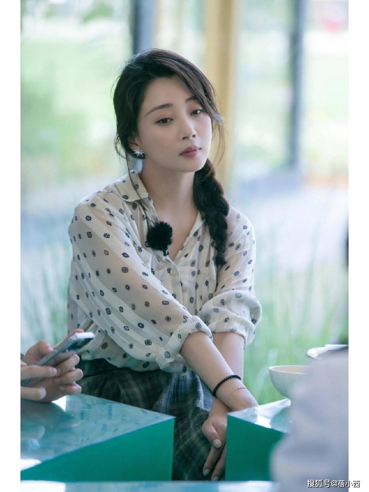 很值得中年女性借鉴时尚、优雅还减龄开元棋牌被45岁殷桃的穿搭惊艳到！(图6)