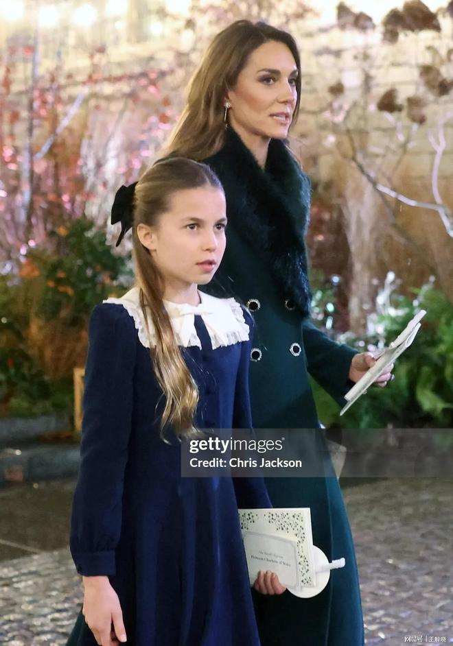 变开朗超有女王范凯特的星光耳环超亮眼ky开元棋牌三宝都来了！神颜夏洛特(图1)