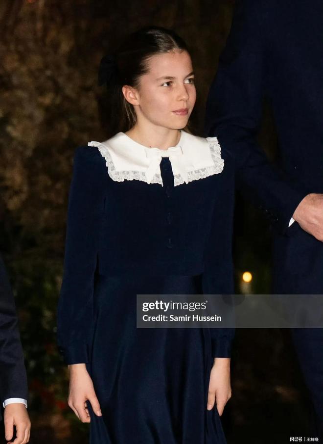 变开朗超有女王范凯特的星光耳环超亮眼ky开元棋牌三宝都来了！神颜夏洛特(图4)