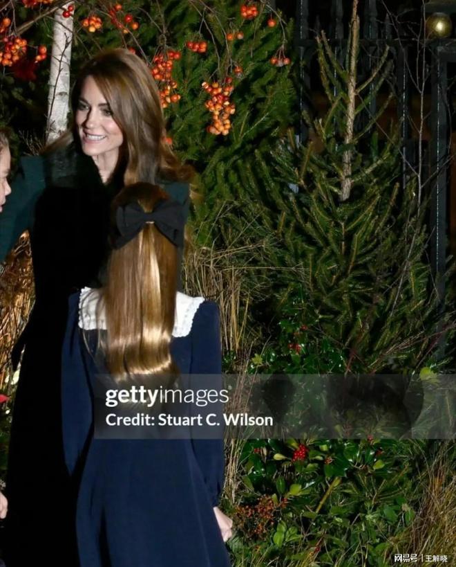 变开朗超有女王范凯特的星光耳环超亮眼ky开元棋牌三宝都来了！神颜夏洛特(图7)