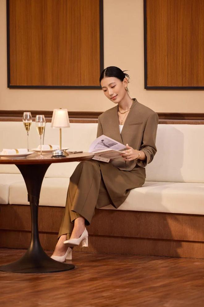 这届年轻人更在乎“审美平权”开元棋牌网站直播间买金学穿搭(图2)