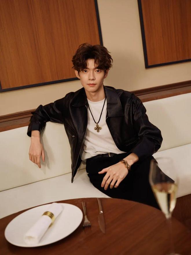 这届年轻人更在乎“审美平权”开元棋牌网站直播间买金学穿搭(图6)